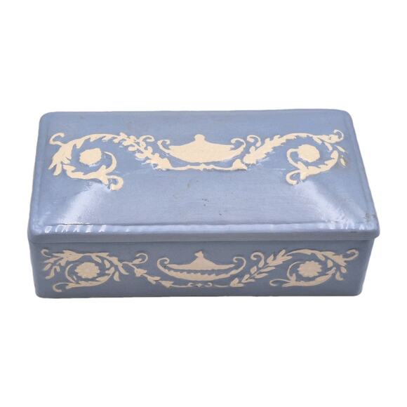 Vintage Kay Colonial Blue White Porcelain Keepsake Box 7x4x3" - Picture 1 of 10